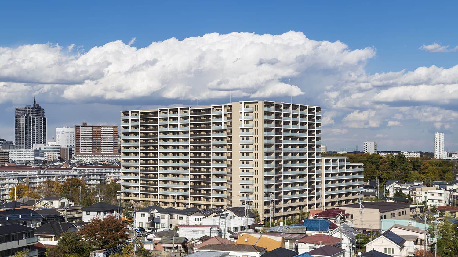 街並と外観全景