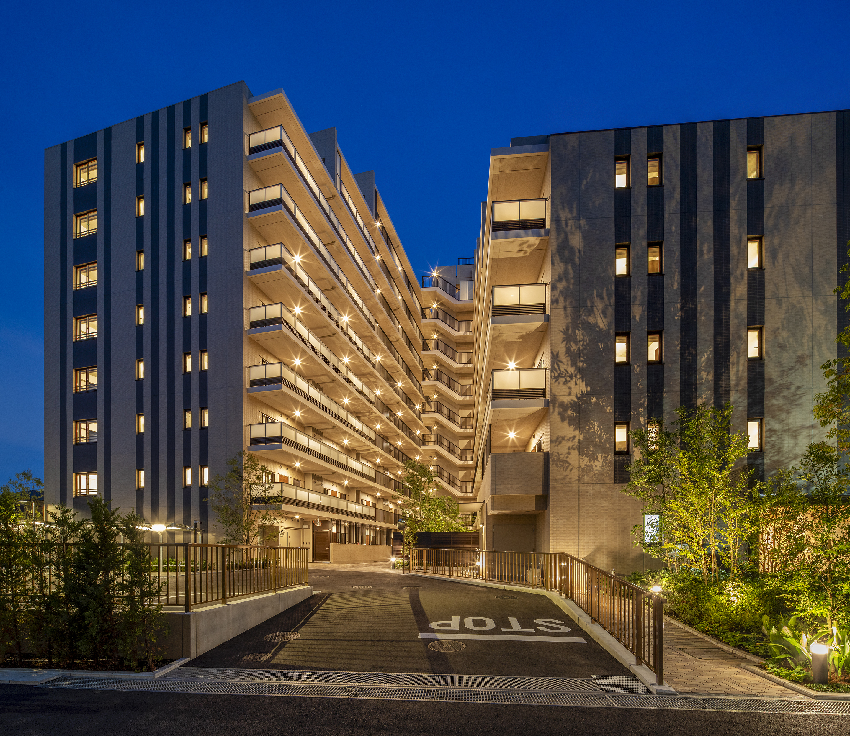 外観北面（夜景）