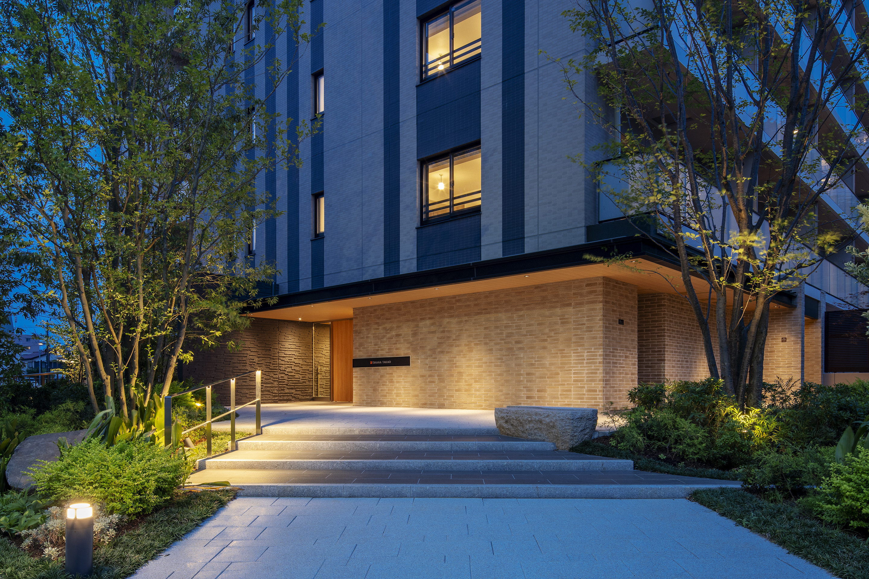 エントランス（夜景）