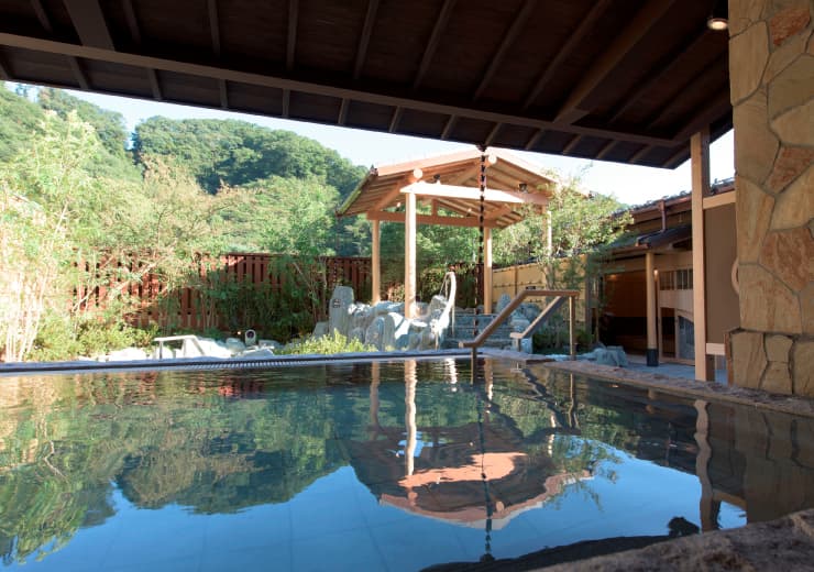 天然温泉をはじめ様々なお風呂を楽しめる「京王高尾山温泉 極楽湯」